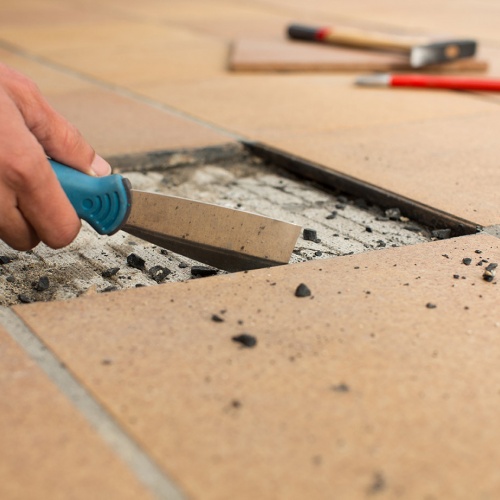 Cómo reparar una baldosa de cerámica rota - Ceys