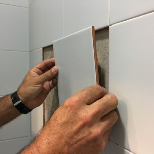 ¿Cómo arreglar las baldosas del baño? - Ceys